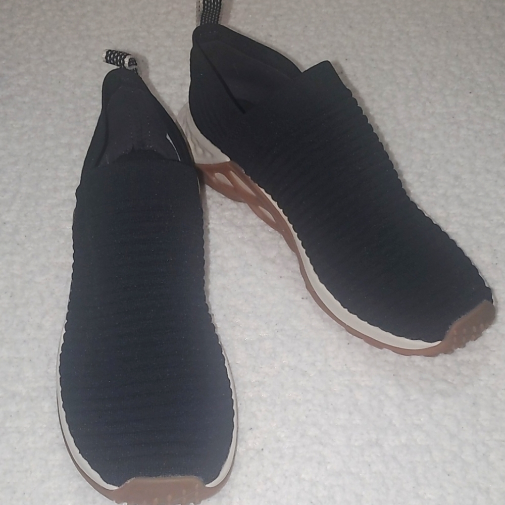 Merrell air cushion black slip on shoes size 9